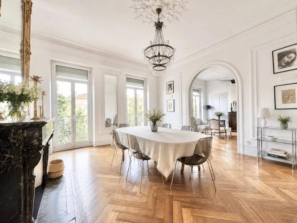 Appartement T7 - 167 m2 - Allée Jean Jaurès - 2ème étage - Ascenseur