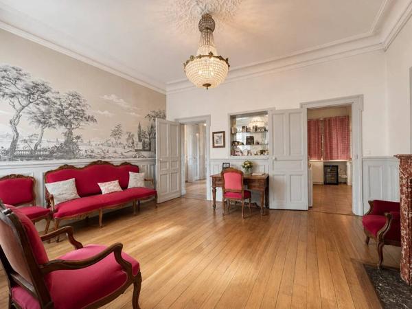 Appartement T7 - 167 m2 - Allée Jean Jaurès - 2ème étage - Ascenseur
