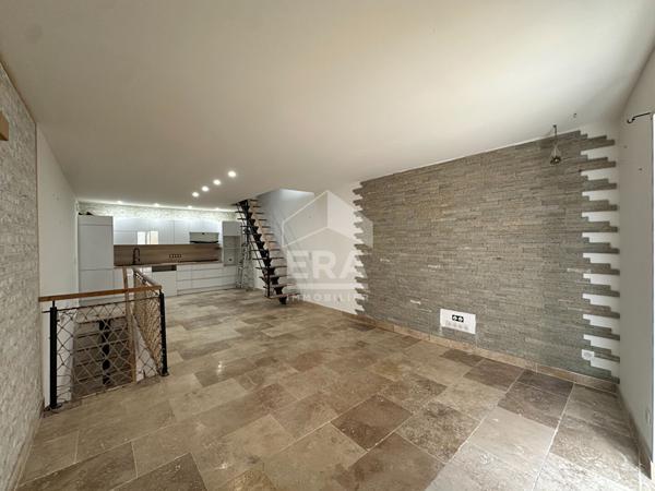 A VENDRE - PELISSANNE - Maison Rénovée - proche centre village