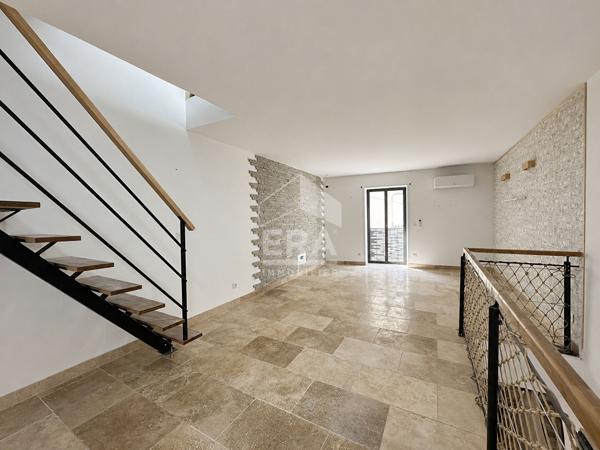 A VENDRE - PELISSANNE - Maison Rénovée - proche centre village