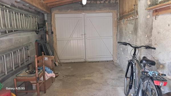 Maison  4 pièce(s) 96 m2 plain-pied garage terrain plat et clos