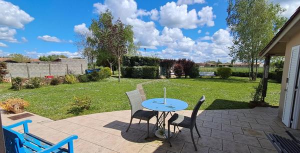 Maison  4 pièce(s) 96 m2 plain-pied garage terrain plat et clos