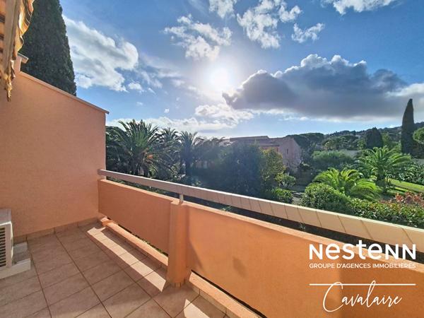 A moins de 500 mètres de la plage studio au dernier étage expo sud parking et cave