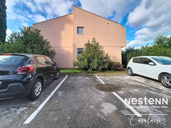 A moins de 500 mètres de la plage studio au dernier étage expo sud parking et cave