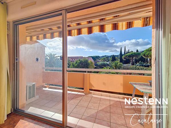 A moins de 500 mètres de la plage studio au dernier étage expo sud parking et cave