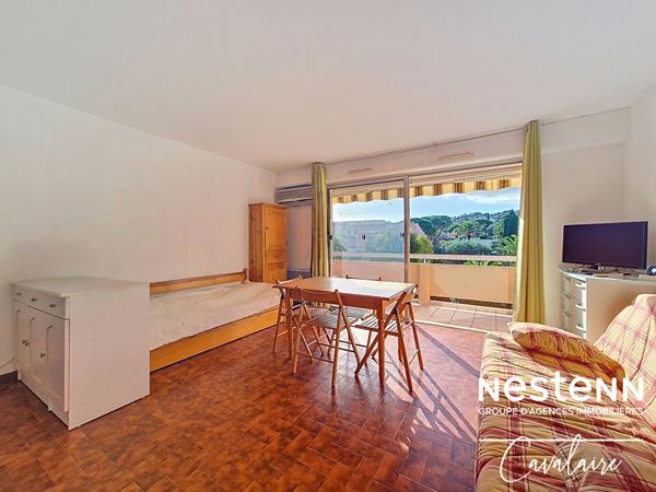 A moins de 500 mètres de la plage studio au dernier étage expo sud parking et cave