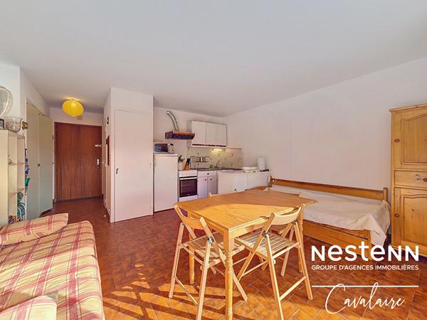 A moins de 500 mètres de la plage studio au dernier étage expo sud parking et cave