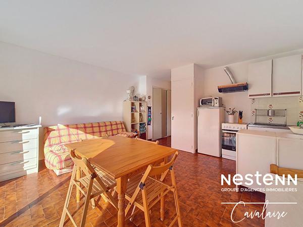 A moins de 500 mètres de la plage studio au dernier étage expo sud parking et cave