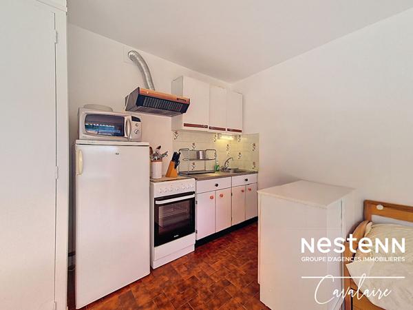 A moins de 500 mètres de la plage studio au dernier étage expo sud parking et cave