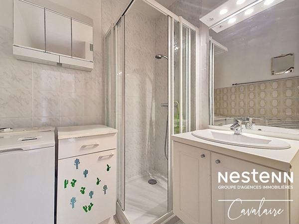 A moins de 500 mètres de la plage studio au dernier étage expo sud parking et cave