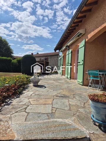 Villa avec grand terrain proche Craponne sur Arzon