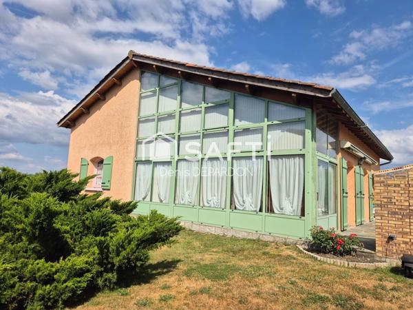 Villa avec grand terrain proche Craponne sur Arzon