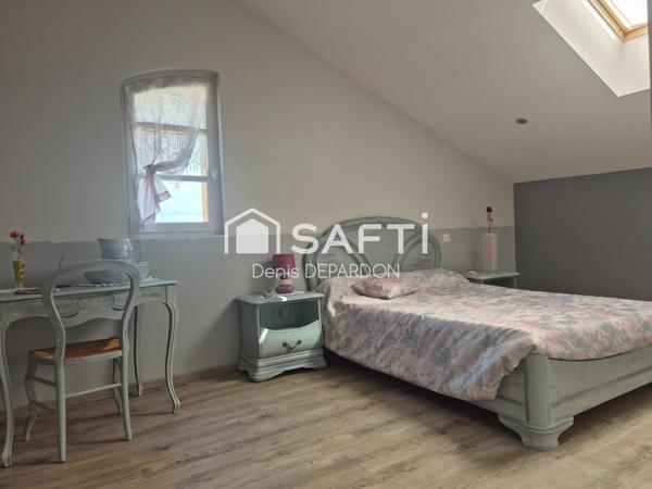 Villa avec grand terrain proche Craponne sur Arzon