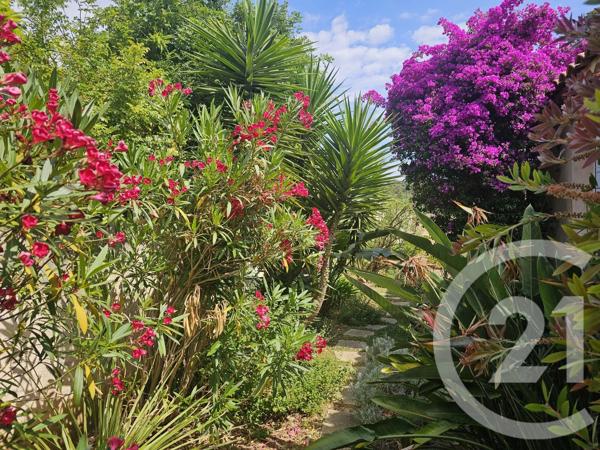 Maison à vendre  4 pièces - 127,10 m 2   SIX FOURS LES PLAGES  - 83