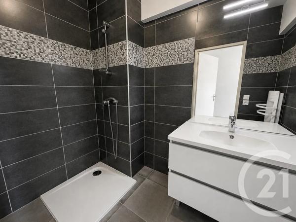 Appartement T4 à vendre  4 pièces - 80,20 m 2   BORMES LES MIMOSAS  - 83