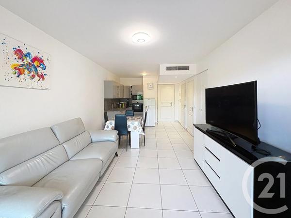 Appartement F3 à vendre  3 pièces - 58 m 2   THEOULE SUR MER  - 06