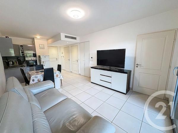 Appartement F3 à vendre  3 pièces - 58 m 2   THEOULE SUR MER  - 06
