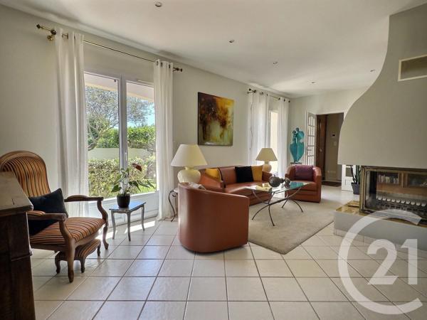 Maison à vendre  4 pièces - 121,17 m 2   LA LONDE LES MAURES  - 83