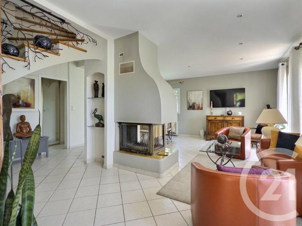 Maison à vendre  4 pièces - 121,17 m 2   LA LONDE LES MAURES  - 83