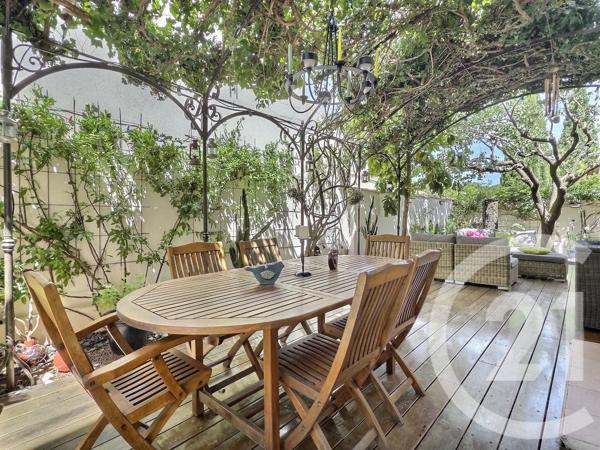 Maison à vendre  4 pièces - 121,17 m 2   LA LONDE LES MAURES  - 83