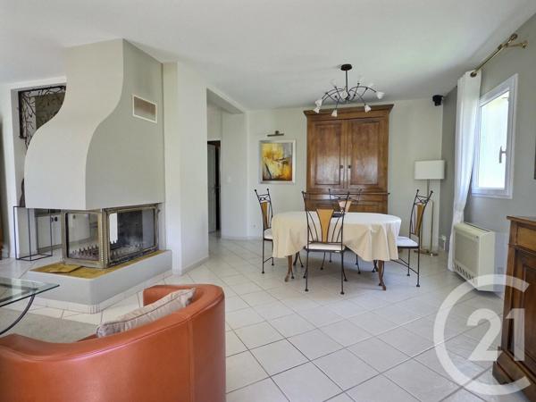 Maison à vendre  4 pièces - 121,17 m 2   LA LONDE LES MAURES  - 83