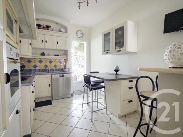 Maison à vendre  4 pièces - 121,17 m 2   LA LONDE LES MAURES  - 83