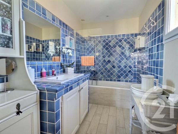 Maison à vendre  4 pièces - 121,17 m 2   LA LONDE LES MAURES  - 83