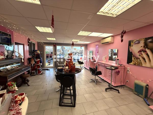 Local Commercial 3 pièces - 84 m²