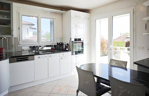 Maison 6 pièces 182m² à vendre à Cessy 01170