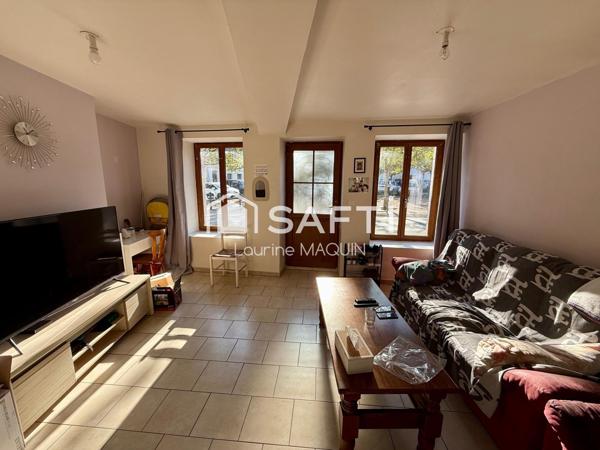 Maison 3 chambres disposant d’un garage et une cours