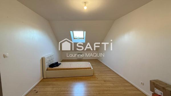 Maison 3 chambres disposant d’un garage et une cours