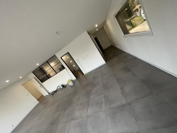 à vendre MÂCON ,maison plain-pied de 137 M2 P5 sur 747 m2 de terrain clos