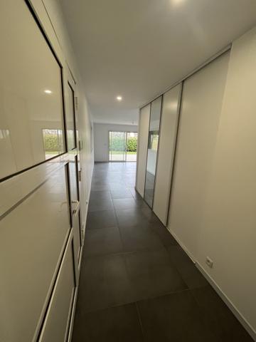 à vendre MÂCON ,maison plain-pied de 137 M2 P5 sur 747 m2 de terrain clos