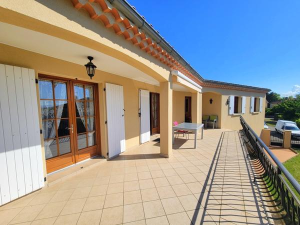 Villa avec sous-sol complet et terrain