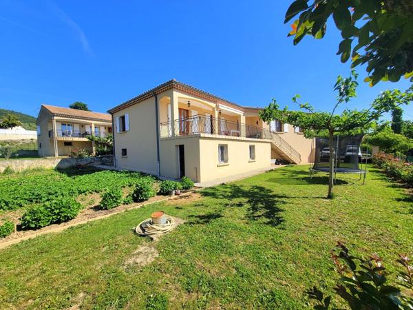 Villa avec sous-sol complet et terrain