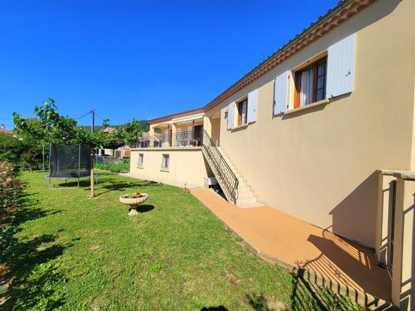 Villa avec sous-sol complet et terrain