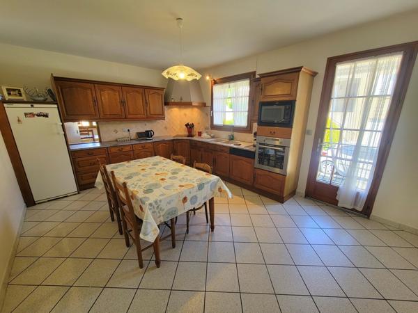 Villa avec sous-sol complet et terrain