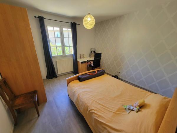 Villa avec sous-sol complet et terrain