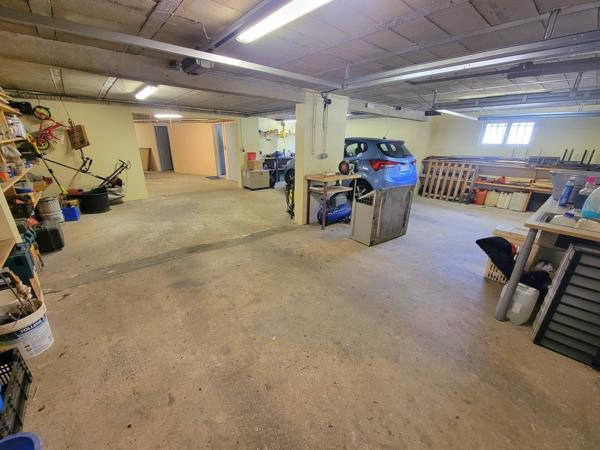 Villa avec sous-sol complet et terrain