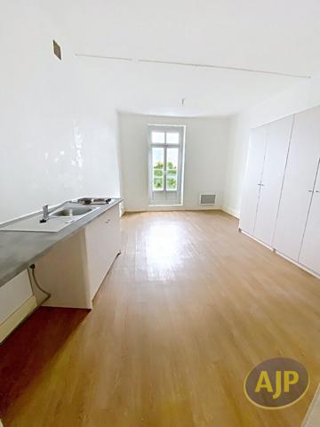 Appartement à louer Chateaubriant : 1 pièces, 32m² avec 1 chambre(s) à 375€ - AJP Immobilier Châteaubriant
