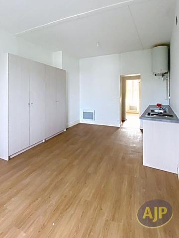 Appartement à louer Chateaubriant : 1 pièces, 32m² avec 1 chambre(s) à 375€ - AJP Immobilier Châteaubriant