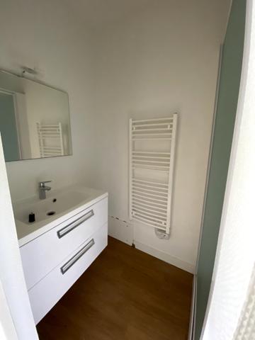 Appartement à louer Chateaubriant : 1 pièces, 32m² avec 1 chambre(s) à 375€ - AJP Immobilier Châteaubriant