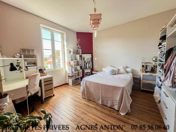MAISON DE MAITRE 225M² 6 CHAMBRES SUR TERRAIN DE 2550M² AVEC GRANGES ET PISCINE