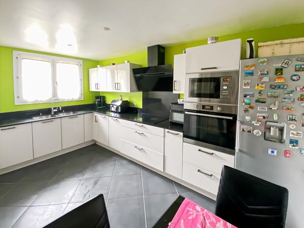 Maison Vaureal 92 m2 avec garage et terrain.