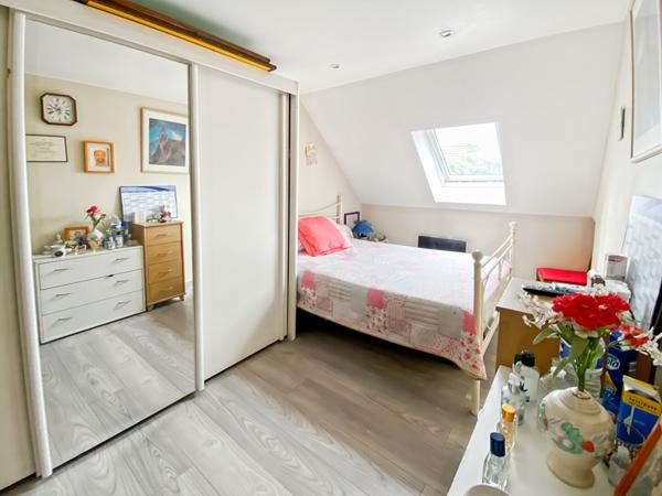 Maison Vaureal 92 m2 avec garage et terrain.