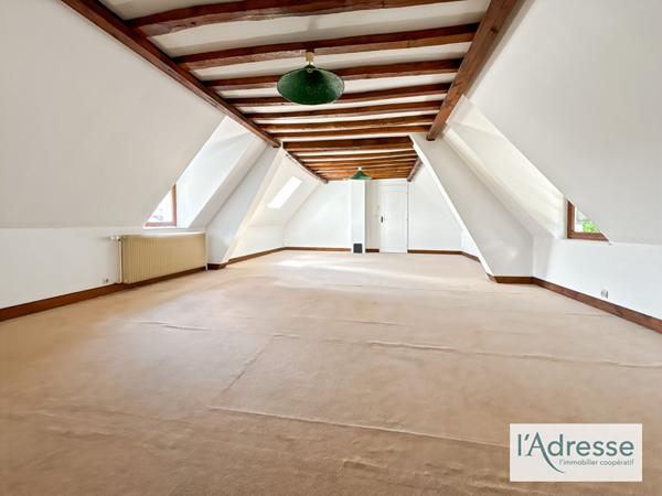 CORPS DE FERME AVEC 8000 M2