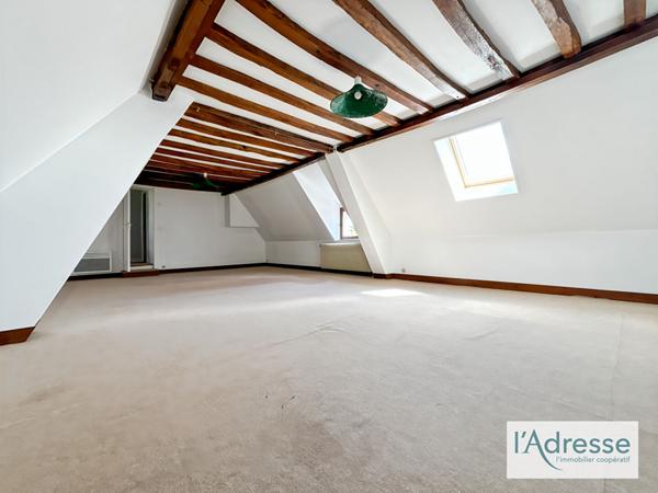 CORPS DE FERME AVEC 8000 M2