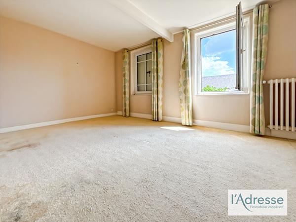 CORPS DE FERME AVEC 8000 M2