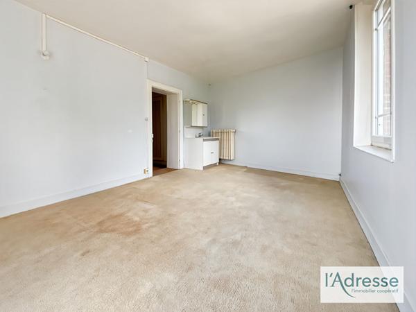 CORPS DE FERME AVEC 8000 M2