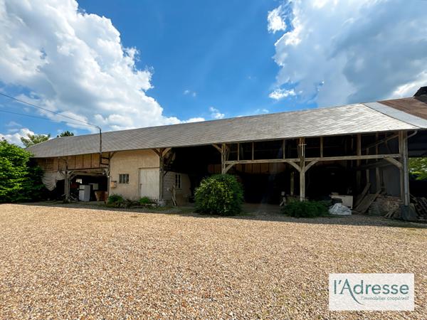 CORPS DE FERME AVEC 8000 M2